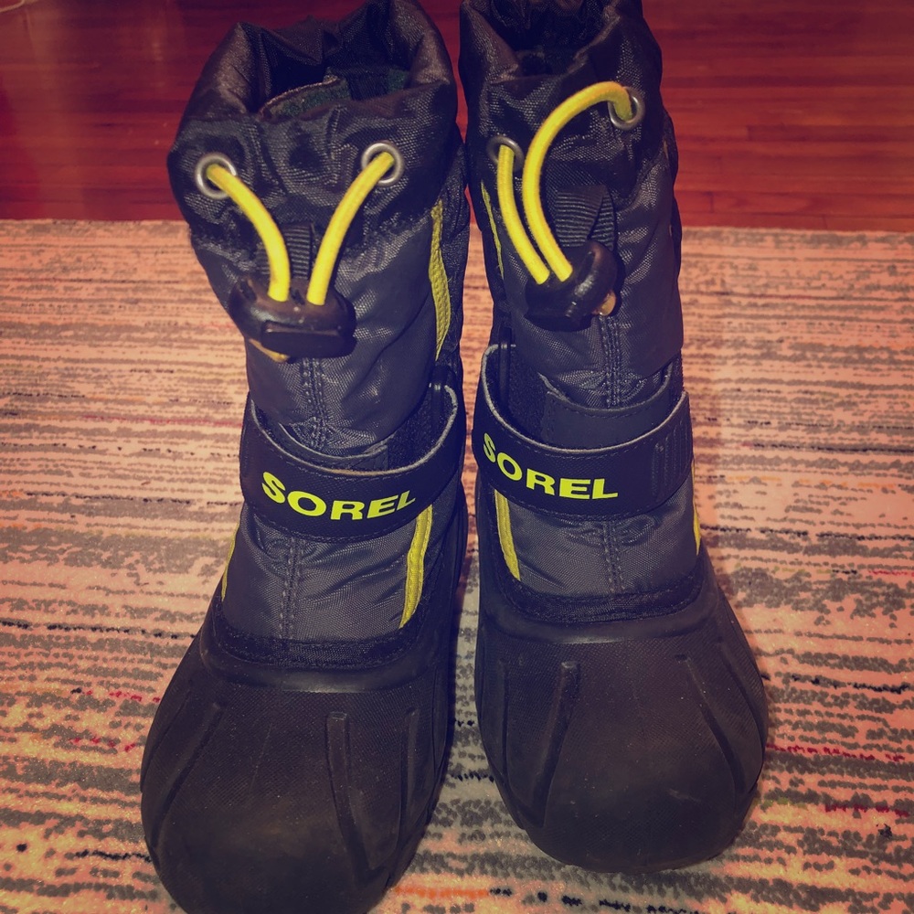 Sorel snow boots for little boys